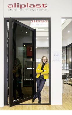 



Eingangstür mit Clou
