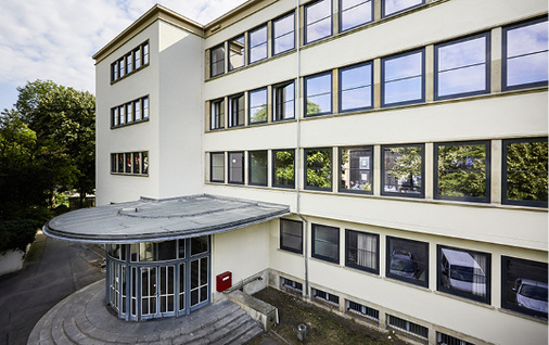 <p>
</p>

<p>
Das Sozialpflegerische Bildungszentrum (SBBZ) in der Schmollerschule in Saarbrücken wurde mit Aluminiumfenstern aus der Produktion der Metakon-Metallbau GmbH ausgestattet. 
</p> - © Foto: Roto

