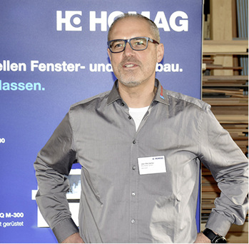 



Jean Reicherter schaut optimistisch in die Zukunft und empfiehlt seine Produkte für Fensterhändler.
