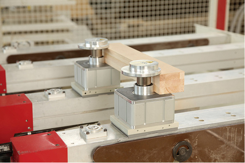 



Mechanische Spanner VCMC-K2 beim Aufspannen von schmalen Rahmenteilen. 
