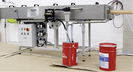 



Der Imprägniertunnel des Remmers Partners Thüma ist ein wichtiger Baustein im Portfolio für Komplettlösungen im industriellen Fertigungsprozess für Fensterbeschichtungen. Damit kann die komplette Prozedur der Holzbearbeitung mit den Schritten Imprägnierung, Trocknung und Schleifen abgebildet werden.
