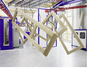 



Fenster am Haken: Die Förder- und Beschichtungsanlagen kommen vom Anlagenbauer Range und Heine aus Winnenden.
