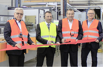 



v. l.: GF Dr. Gerd Schwöbel, Sinsheimer OB Jörg Albrecht, GF Matthias König und GF Randolf Zeitner bei der Einweihung des neuen Bearbeitungszentrums.
