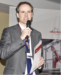 <p>
</p>

<p>
Patrick Seitz konnte in Eisenach 150 Teilnehmer zum Innovationstag von aluplast begrüßen.
</p> - © Foto: Daniel Mund / GLASWELT

