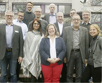 
Vertreter der am Digialprojekt beteiligten Glaserbetriebe und der Glaser-Innung Niedersachsen mit dem Team des Kompetenzzentrums Digitales Handwerk 



