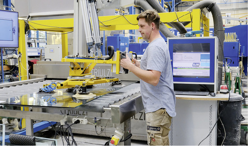 



Zwei Intermac Master Edge Bearbeitungszentren und mehrere Forvet CNC-Bohr- und Fräszentren ergänzen die Chiara Bearbeitungsstraße und sorgen für maximale Bearbeitungskapazität bei Spitzenqualität.
