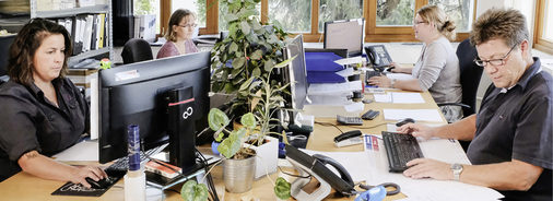 



Auftragserfassung mit A+W Business bei Spiegel Thomas: Zur Konstruktion von Formscheiben und Gläsern mit Bearbeitungen wird zusätzlich der A+W CAD Designer eingesetzt.
