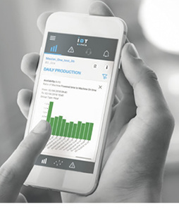 <p>
</p>

<p>
Informationsabfrage via App: Die IoT-Plattform in Kombination mit Software, die in die neuen Intermac-Maschinen eingebettet ist, gestattet den Versand von Informationen und Daten in Echtzeit, um die Leistungen und die Produktivität der Maschinen und der Anlagen zu optimieren. 
</p> - © Intermac

