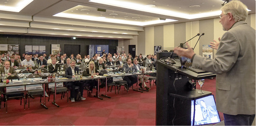 



Der BF-Glaskongress 2019 war sehr gut besucht, so waren knapp 200 Teilnehmer in Stuttgart vertreten. Dieses Mal waren auch deutlich mehr Verarbeiter und Mitglieder wieder zur Jahrestagung gekommen.
