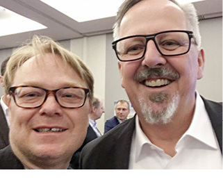 



GLASWELT Redakteur Matthias Rehberger (l.) im Gespräch mit BF-Vorstand Hans-Joachim Arnold.
