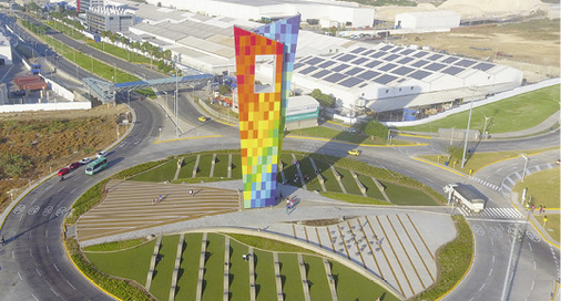 



Das Monument steht mitten in einem Kreisverkehr auf der Avenida Circunvalar. 

