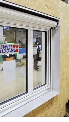 



Ein Modell des Fensters in der Werkhalle des Holzbauers Renggli.
