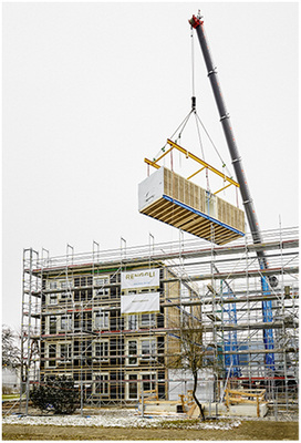 <p>
Montage der Module auf der Baustelle in Lenzburg.
</p>

<p>
</p> - © Foto: BFH Biel

