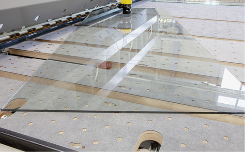 



In Deutschland ist bei Glasverarbeitern aktuell eine Zunahme der Produktionstiefe zu verzeichnen. Verstärkt werden VSG-Zuschnittanlagen nachgefragt sowie Laminertechnik und ESG-Öfen. Alles Technik, die Lisec auch anbietet.
