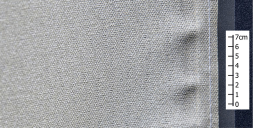 



Mit der Richtlinie zur Konfektion hat der IVRSA auch Beispiele für die ZIP-Tücher aufbereitet, um die Grenzen der Konfektion, bzw. bei Nutzen der ZIP-Anlagen bei Wind und Wetter, festzulegen. Leichte Stauchfalten sind zulässig.
