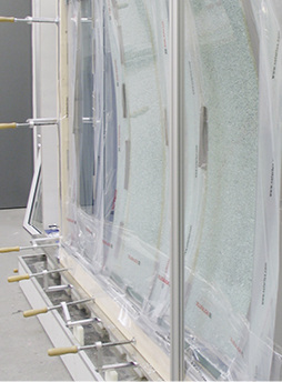 



Ganzglas-Elemente auf dem Prüfstand: Sie trotzen selbst hohen Windlasten.
