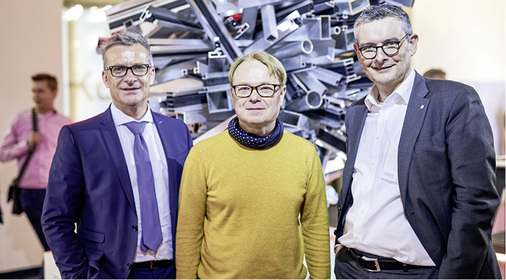 



Die Wicona Geschäftsführer Werner Jager (links ) und Ralf Seufert (rechts) im Gespräch mit GLASWELT Redakteur Matthias Rehberger im Next-Studio in Frankfurt.
