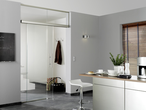 Eine der Stärken der Freiburger Niederlassung sind individuelle Interieurgläser ab Losgröße 1, die sich mit den neuen Anlagen jetzt noch schneller fertigen lassen.