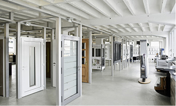 



In dem umgebauten Speditions-Lagerhaus befindet sich die umfangreiche Türenmann-Ausstellung. 
