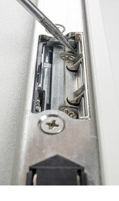 
Die patentierten ProFix-Türöffner sind Radiustüröffner, bei denen die Fallenführung für die Schlossfalle nicht wie üblich am Schließblech, sondern direkt am Gehäuse des Türöffners platziert ist.



