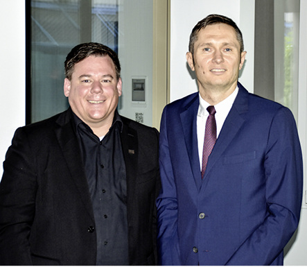 



V.r.: Oknoplast-Präsident Mikoaj Placek und Jens Eberhard, Marktdirektor von Oknoplast Deutschland im neuen Showroom in der Konzernzentrale in der Nähe von Krakau
