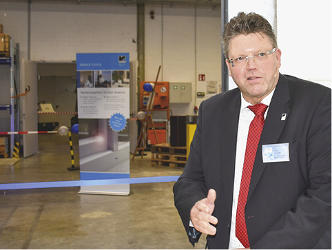 



Exterior-Geschäftsbereichsleiter Stefan Friedrich: „Unser Ziel war es immer, unser Expertenwissen allen interessierten Kunden zugänglich zu machen und über Workshops weiterzuvermitteln.“
