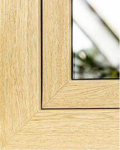 <p>
</p>

<p>
Der stark variierende Faserverlauf der Holzstruktur unterstützt die authentische Zeichnung von Ginger Oak.
</p> - © Foto: Renolit


