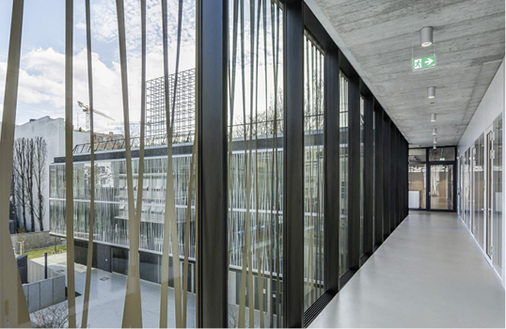 
Die Motive der 1,30 × 3,96 m großen ESG-H Scheiben wurden von Flachglas Wernberg digital bedruckt.



