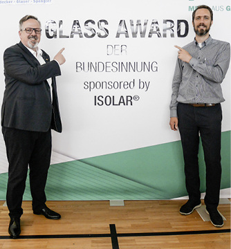 



Hans-Joachim Arnold und Hannes Spiß, GF der Isolar Glas Beratung, kurz vor der Preisverleihung.
