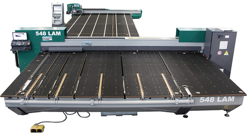 



Die Bottero 548 LAM ist in Verbindung mit einem Float-Tisch als Kombi-Linie konzipiert. Diese Linie verfügt über zwei Scheidköpfe und kann zudem mit einer Lasermarkierung und einem Etikettendrucker ausgerüstet werden. 
