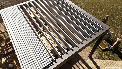 



Pergolas mit Lamellen erfreuen sich momentan trotz eines sehr hohen Preisniveaus sehr großer Beliebtheit bei den Endkunden.
