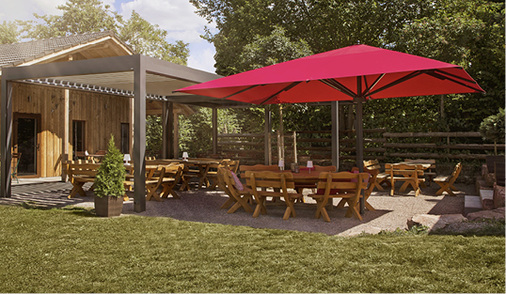 
Mit Lamellendach und Gastronomie-Schirm in trauter Zweisamkeit lassen auch bei schwierigen Platzverhältnissen 40 neue gut geschützte Sitzplätze schaffen.



