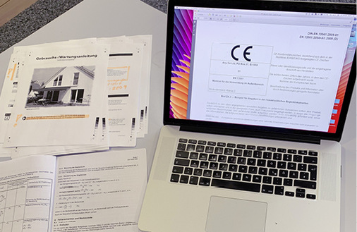 



Den Überprüfungen nach der angegebenen Windwiderstandsklasse 2 gingen umfangreiche Vorbereitungen und entsprechendes Aktenstudium voraus.
