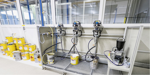 



Drei Farbpumpen sorgen für den automatischen Farbwechsel, eine Spülpumpe für die schnelle Reinigung.
