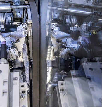 



Der Spacer von der Rolle lässt sich mittels Roboter bzw. Automatisierung schnell auf die Gläser aufbringen. 
