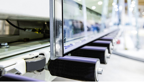 



Ein Pluspunkt bei den silikonbasierten Spacern sind die exakten, quetschfreien und rechtwinkligen Ecken.
