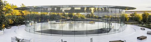 



Die gläsernen Wände des Pavillons bestehen aus tragenden VSG-Scheiben, die mit SentryGlas Xtra Folie laminiert wurden.
