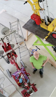 



Neben den Hebern war auch eine mobile KFZ-Hebebühne (grün) im Einsatz.
