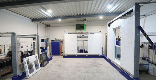 



Das Labor enthält nicht nur Prüfstände der ift-MessTec, sondern auch eine Holz- und Metallwerkstatt. Damit können Probekörper für die orientierenden Prüfungen direkt vor Ort modifiziert werden.
