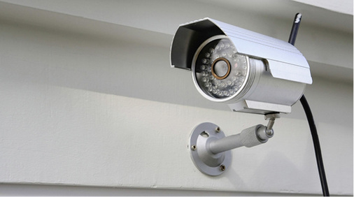 <p>
</p>

<p>
Die Videoüberwachung per weit sichtbarer Kamera ist ein wichtiger Abschreckungsfaktor für den Einbrecher.
</p> - © Foto: Getty Images / zorpink

