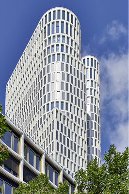 



Die imposante Außenfassade des Upper West in Berlin. Für das Gebäudeinnere lieferte Hörmann eine Reihe von Brandschutztüren aus Stahl und Aluminium.
