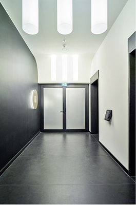 <p>
</p>

<p>
Diese optisch ansprechenden Türen von Hörmann dienen mit ihren opaken Rohrrahmenelementen auch als Sichtschutz.
</p> - © Foto: Hörmann

