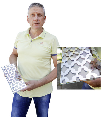 



Gregor Busert hat früh das Potenzial der Laserveredlung von Glas erkannt und sich mit seinem Betrieb auf diese Technik spezialisiert.
