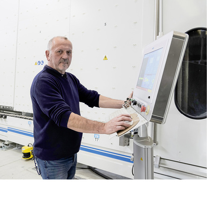 



Auf der Vitrum wird Forel sein Angebot an Vertikalanlagen vorstellen, darunter auch die „No Limits“ Isolierglas-Linie, die speziell für Maxi-Gläser konzipiert wurde .
