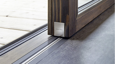 
Hohen ästhetischen Ansprüchen wird das Kubus Design mit den wertigen Metallabdeckungen gerecht. Die Befestigung bleibt unsichtbar.



