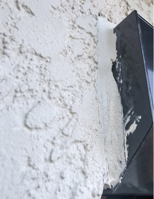 



Sachgerechte Anbindung an das Mauerwerk? Auf das richtige Material und die Verarbeitung kommt es an.
