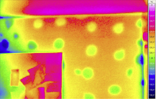 



Mithilfe der Thermografie kann die Positionierung der Befestigungspunkte von Dämmstoffplatten sehr einfach nachgewiesen werden.
