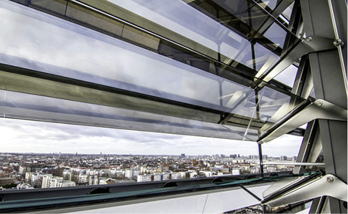 



Wind- und Sichtschutz sowie Stauwärmeabführung über automatisierte Fenster in einem exklusivem Wohnhochhaus
