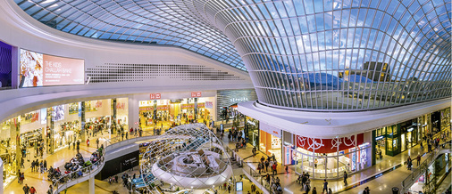 



Keine einzige der zwischen 1,2 und 8 qm großen IsolierglasEinheiten ist mit einer der anderen identisch, da jede sich anders an die organische Gebäudeform anpassen muss.
