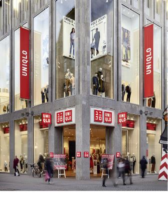 



Die 8 m hohen Fassadengläser überspannen zwei Geschosse.
